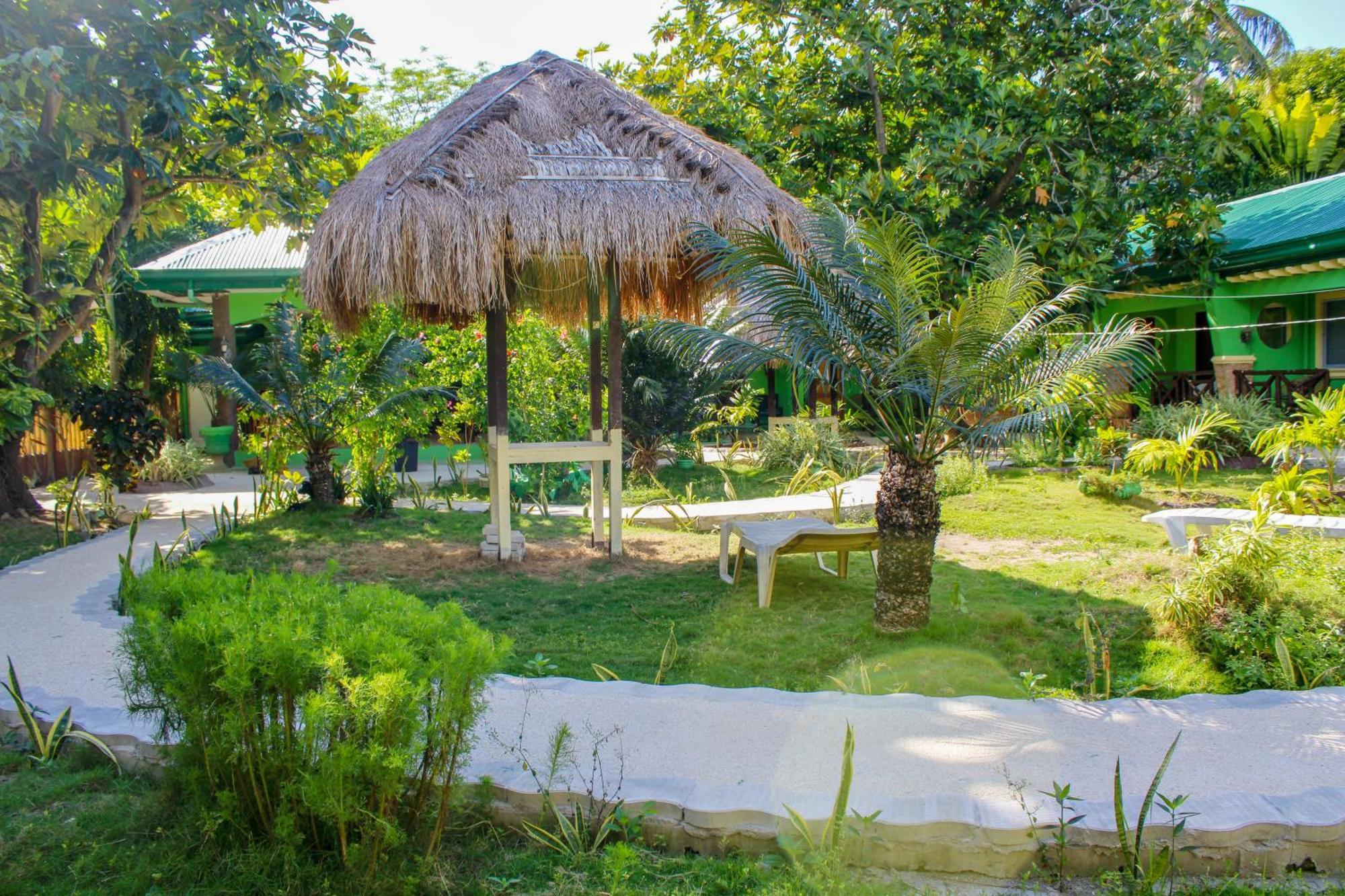 Moonlight Resort Pulau Malapascua Bagian luar foto