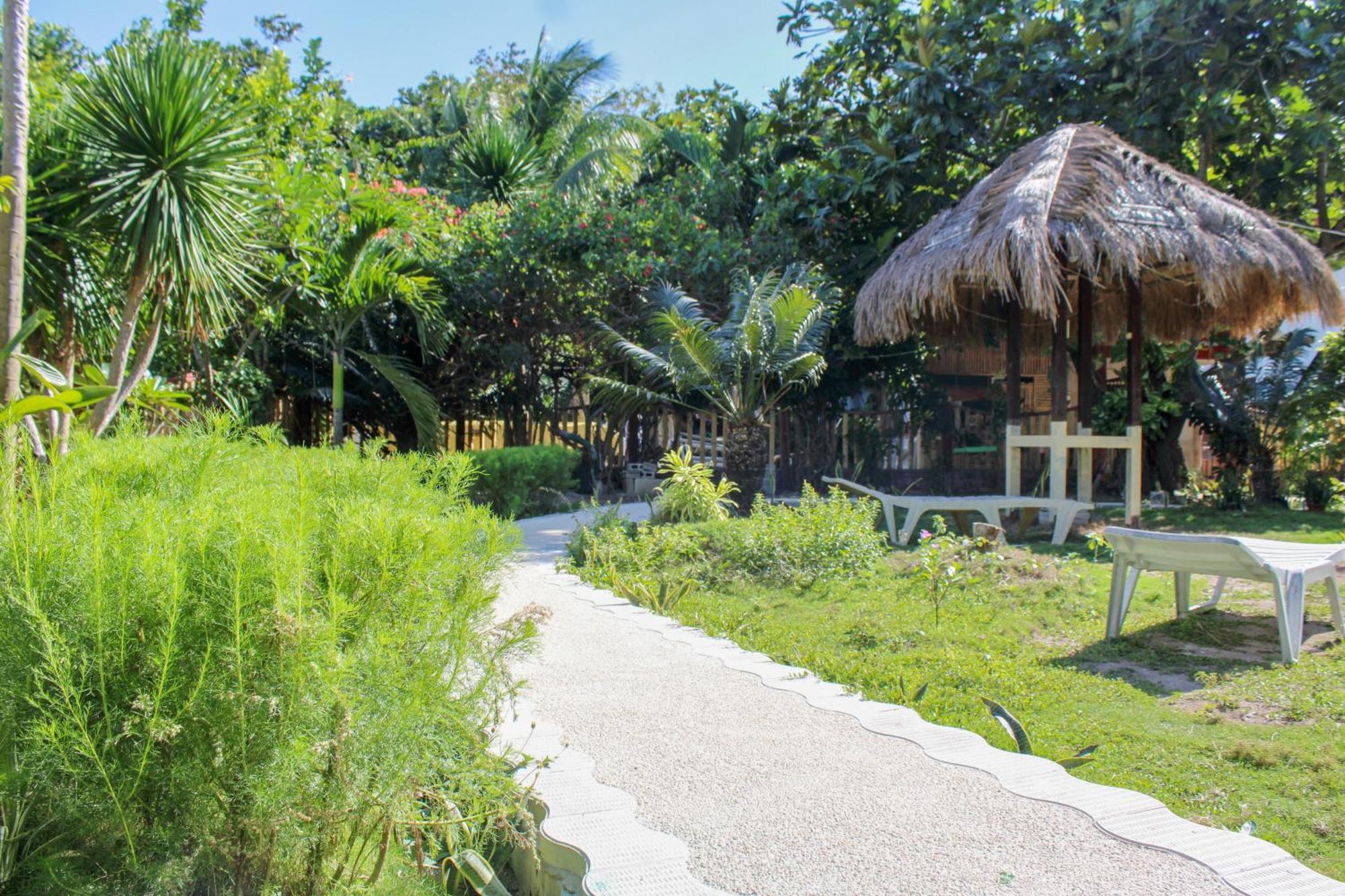 Moonlight Resort Pulau Malapascua Bagian luar foto