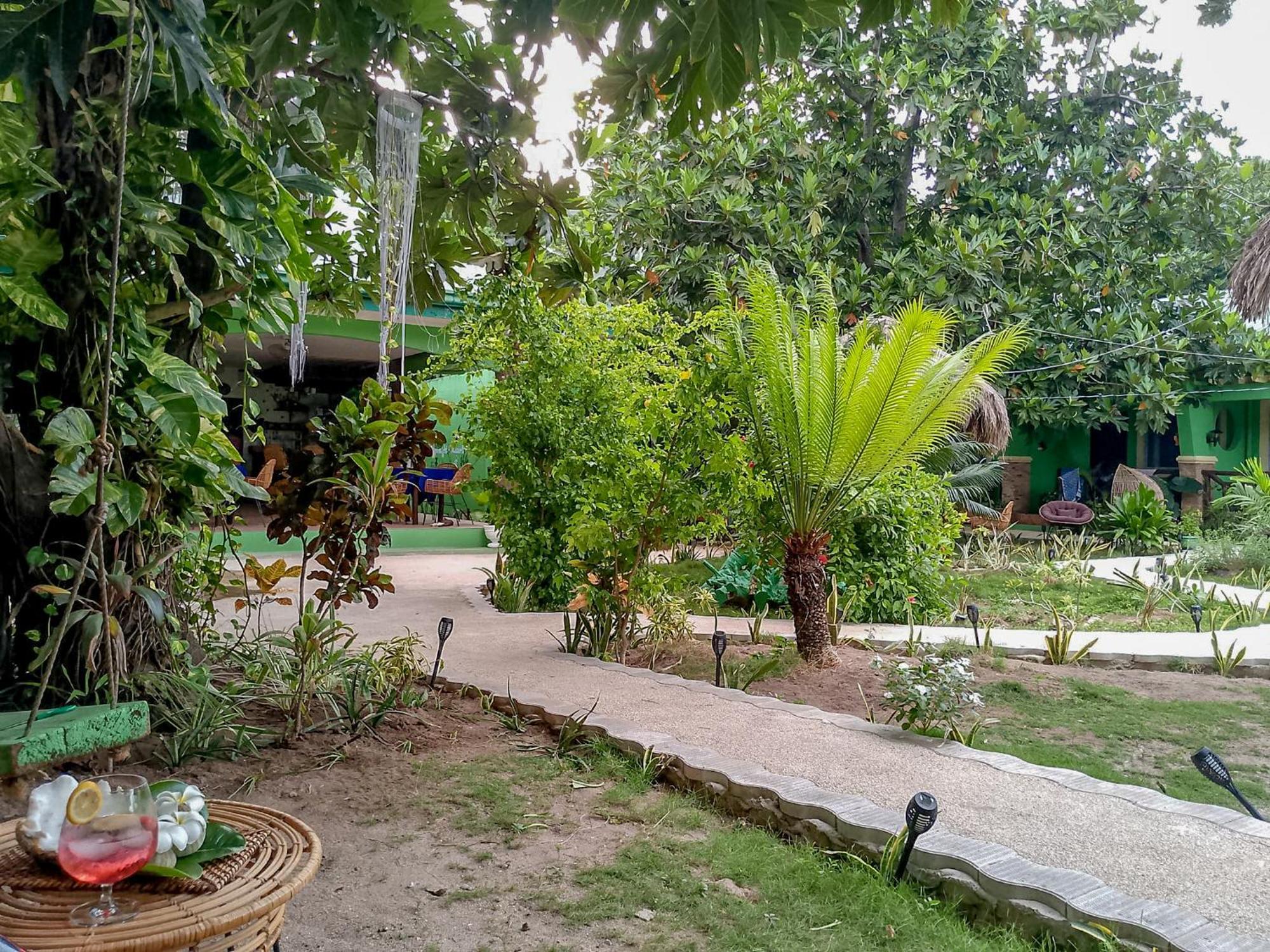 Moonlight Resort Pulau Malapascua Bagian luar foto