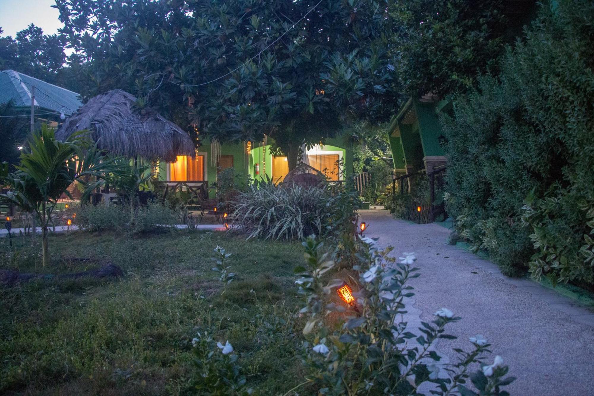 Moonlight Resort Pulau Malapascua Bagian luar foto