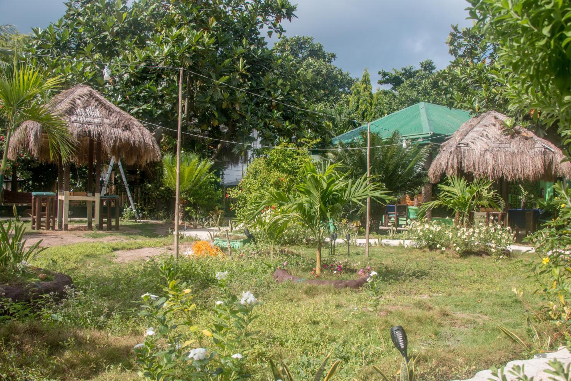 Moonlight Resort Pulau Malapascua Bagian luar foto