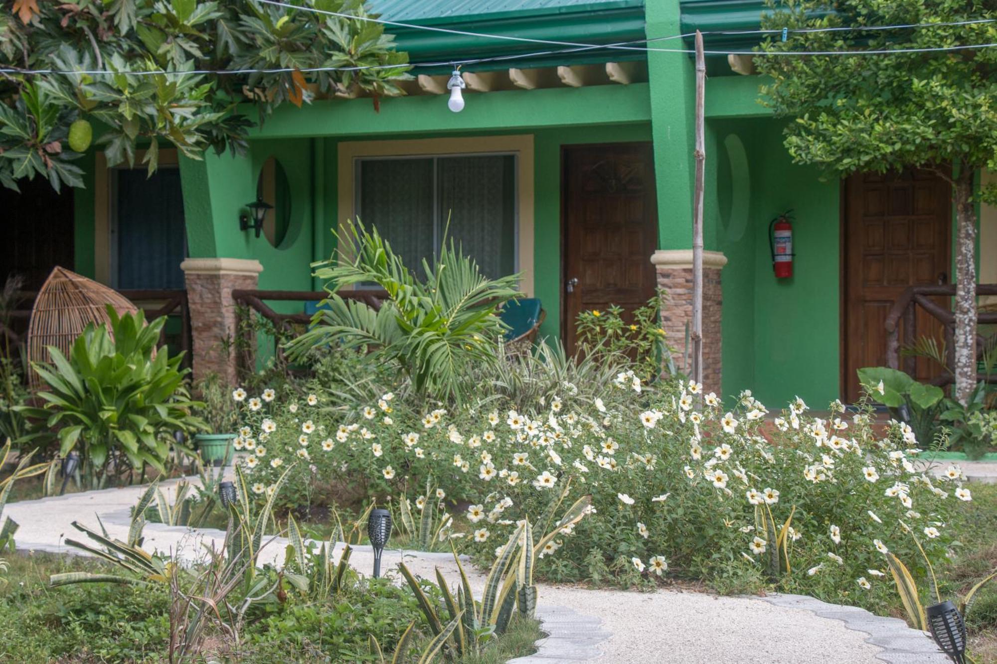 Moonlight Resort Pulau Malapascua Bagian luar foto