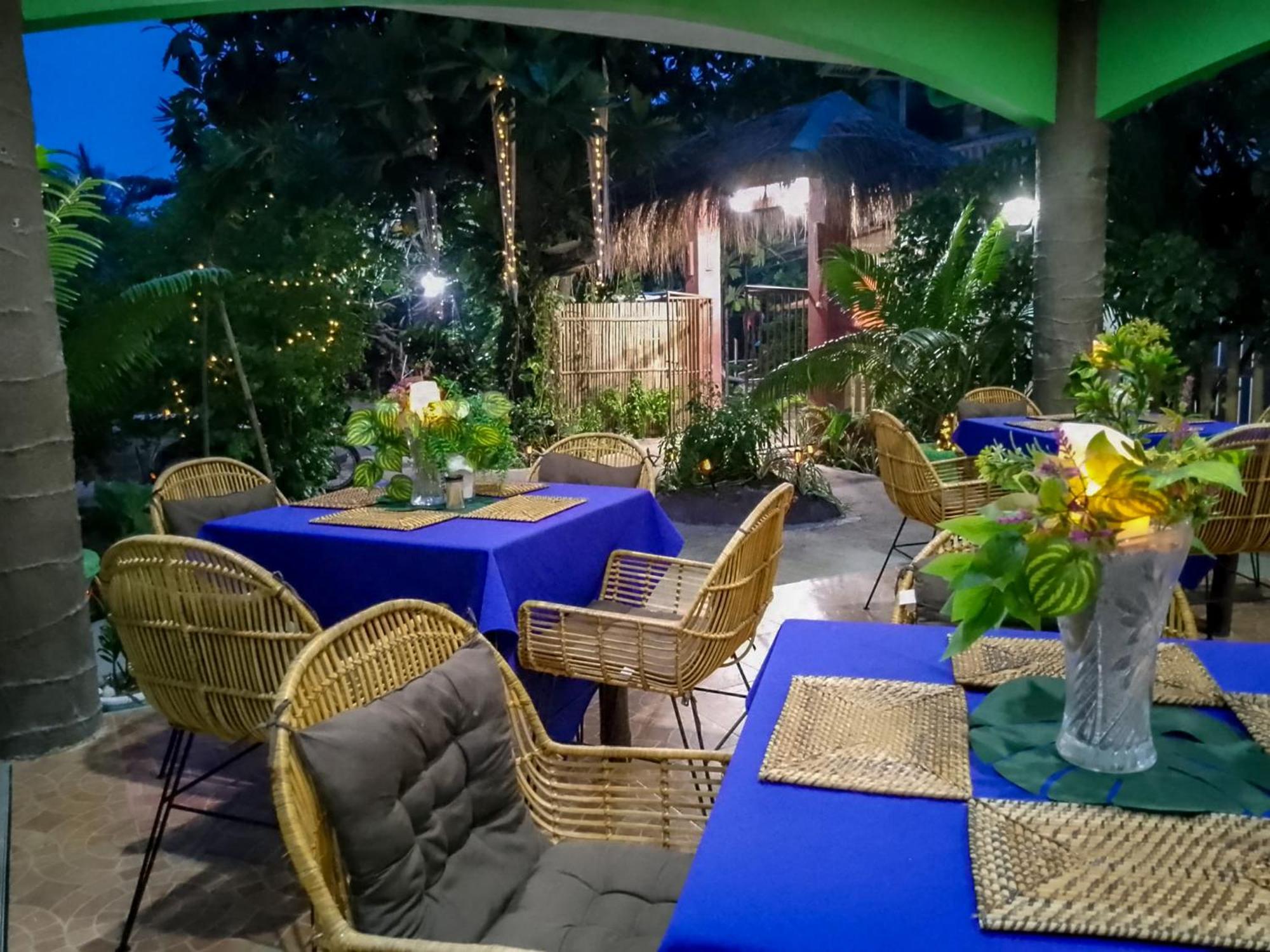 Moonlight Resort Pulau Malapascua Bagian luar foto