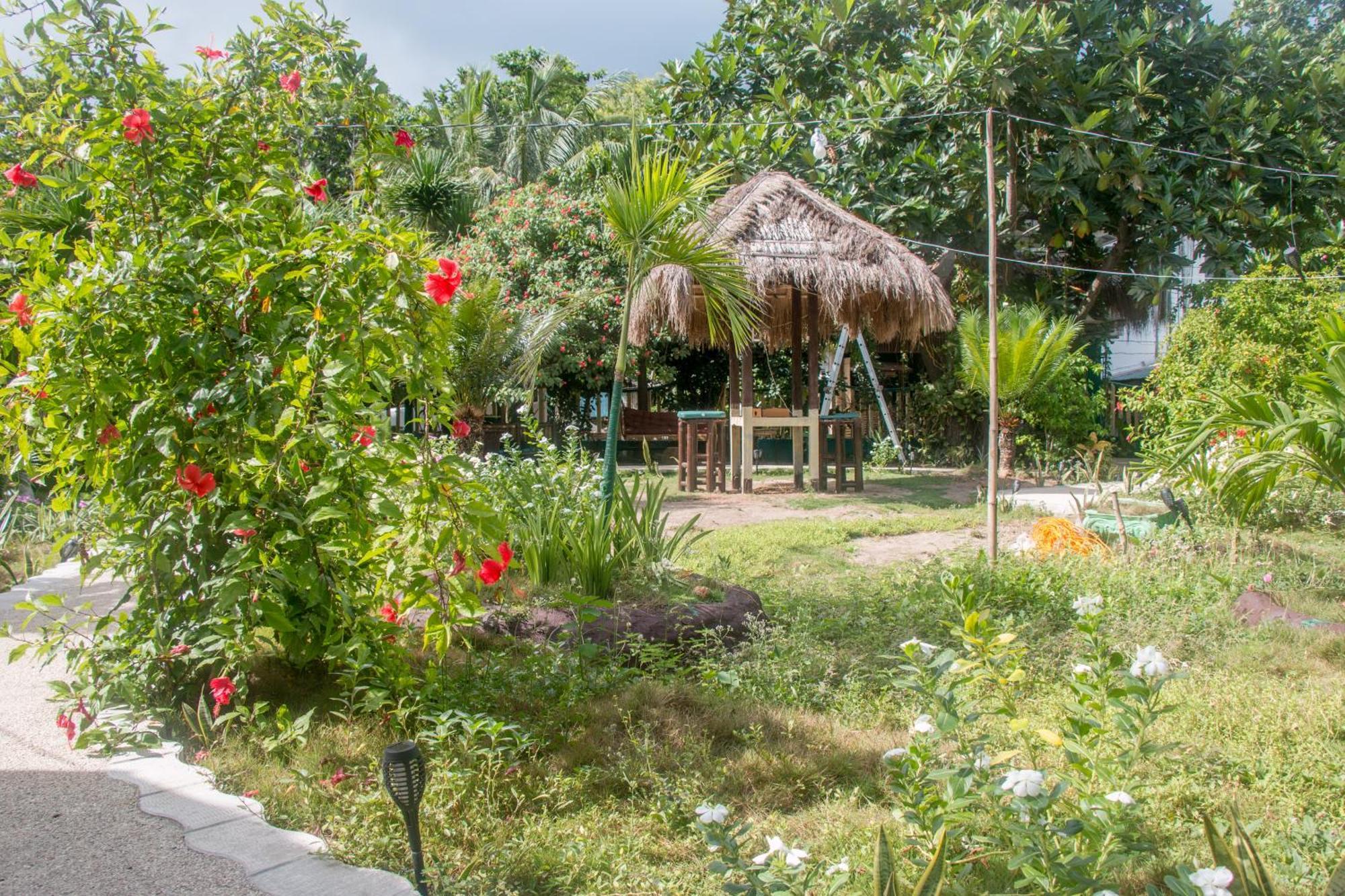 Moonlight Resort Pulau Malapascua Bagian luar foto