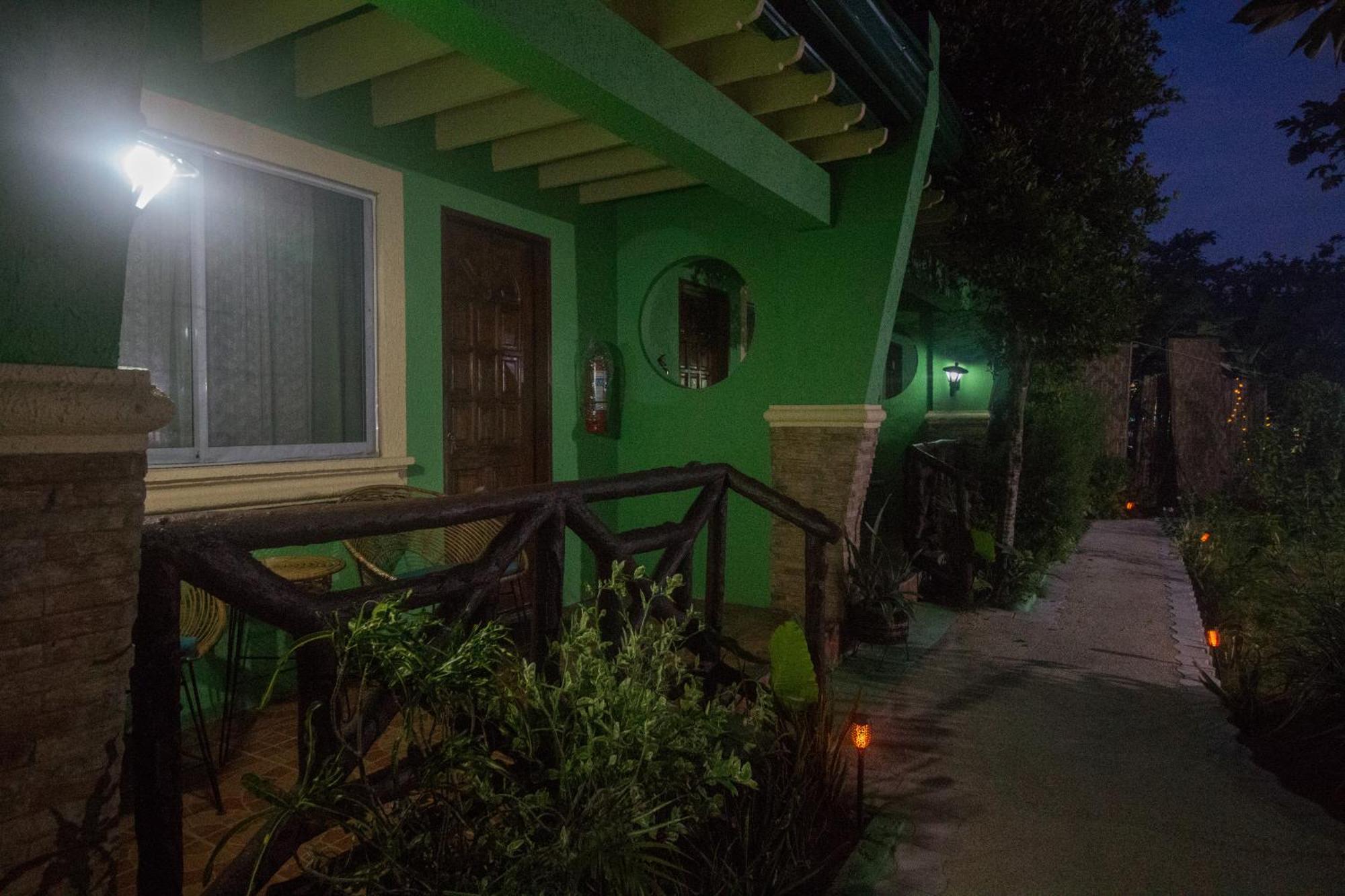 Moonlight Resort Pulau Malapascua Bagian luar foto