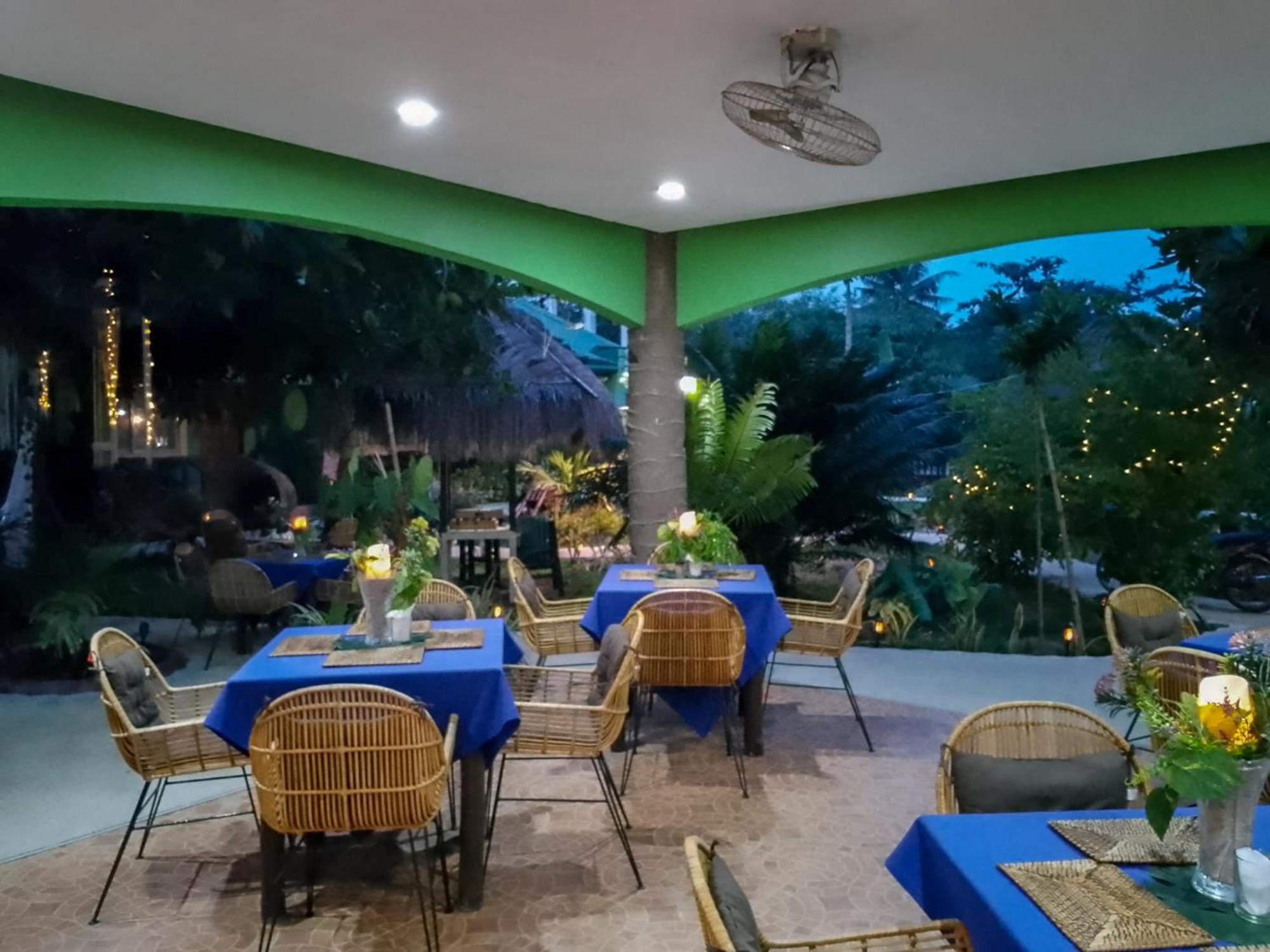 Moonlight Resort Pulau Malapascua Bagian luar foto