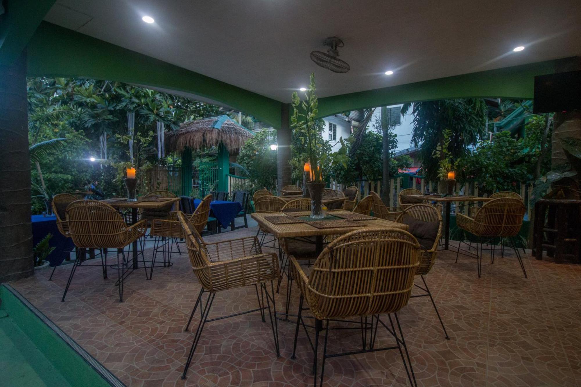 Moonlight Resort Pulau Malapascua Bagian luar foto
