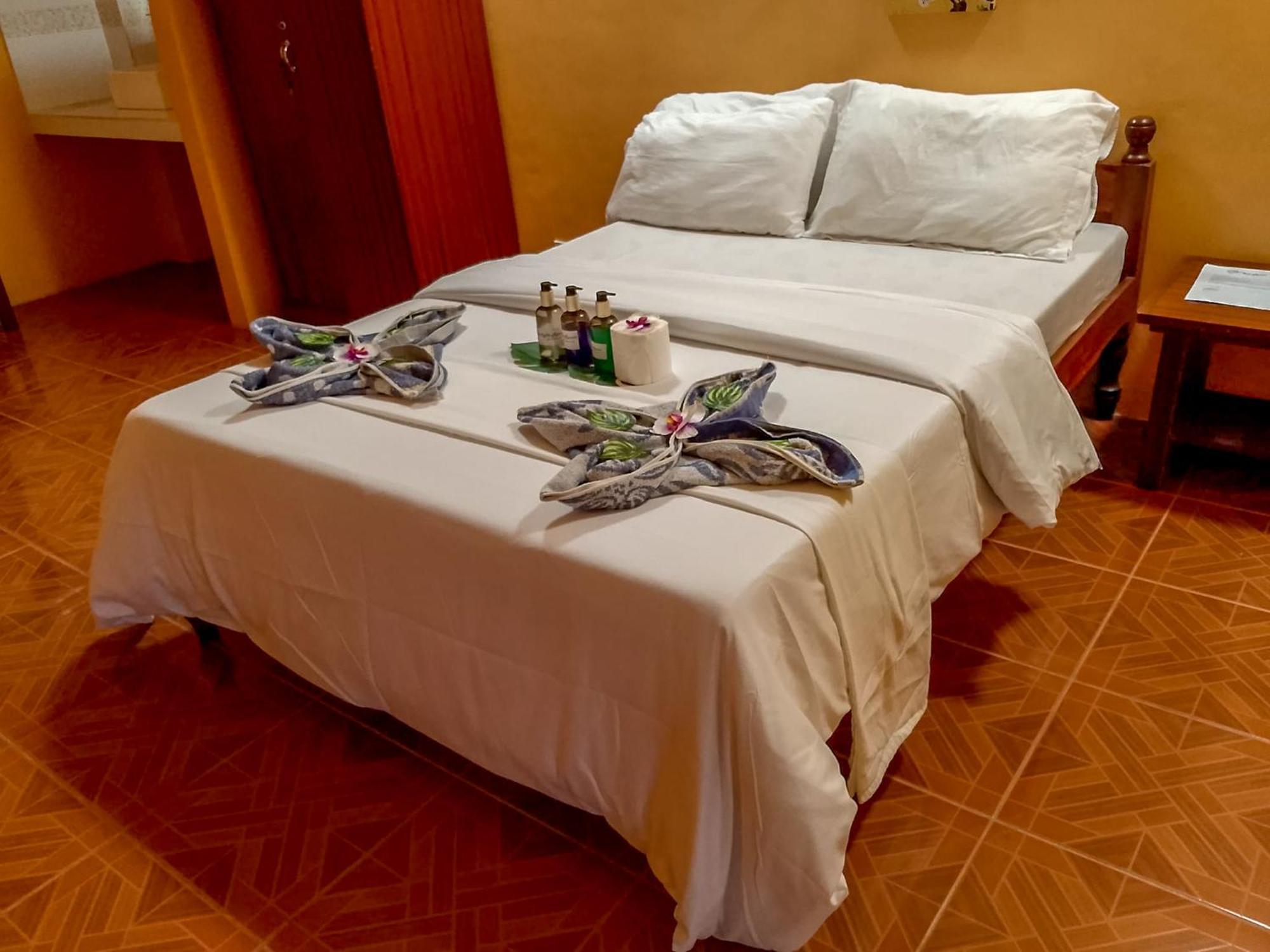 Moonlight Resort Pulau Malapascua Bagian luar foto
