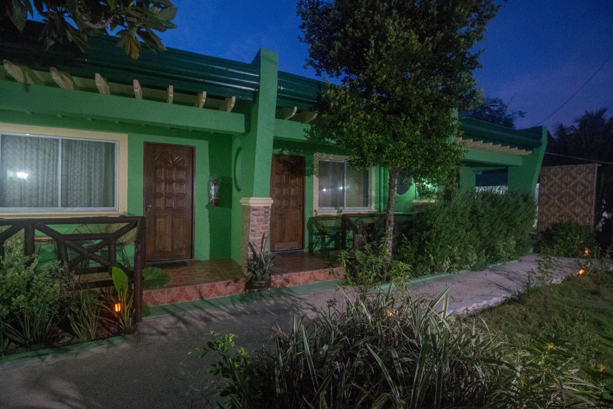Moonlight Resort Pulau Malapascua Bagian luar foto